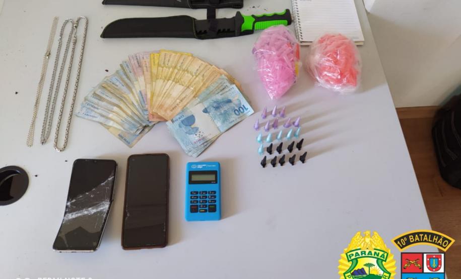 Em Apucarana, PM cumpre mandados de Busca e Apreensão contra o tráfico de drogas; quatro pessoas foram presas