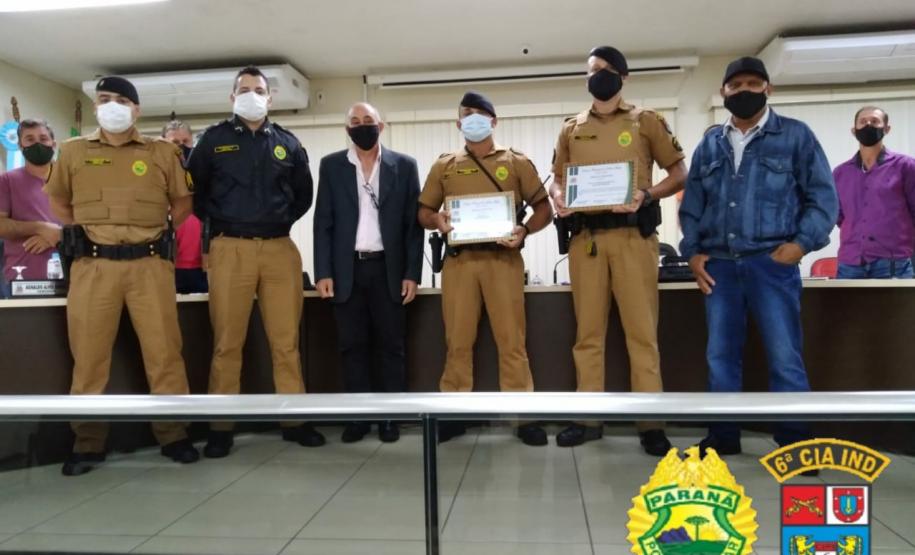 Policiais militares de Jardim Alegre (PR) recebem homenagem dos vereadores da cidade pelo desempenho no atendimento de ocorrência policial