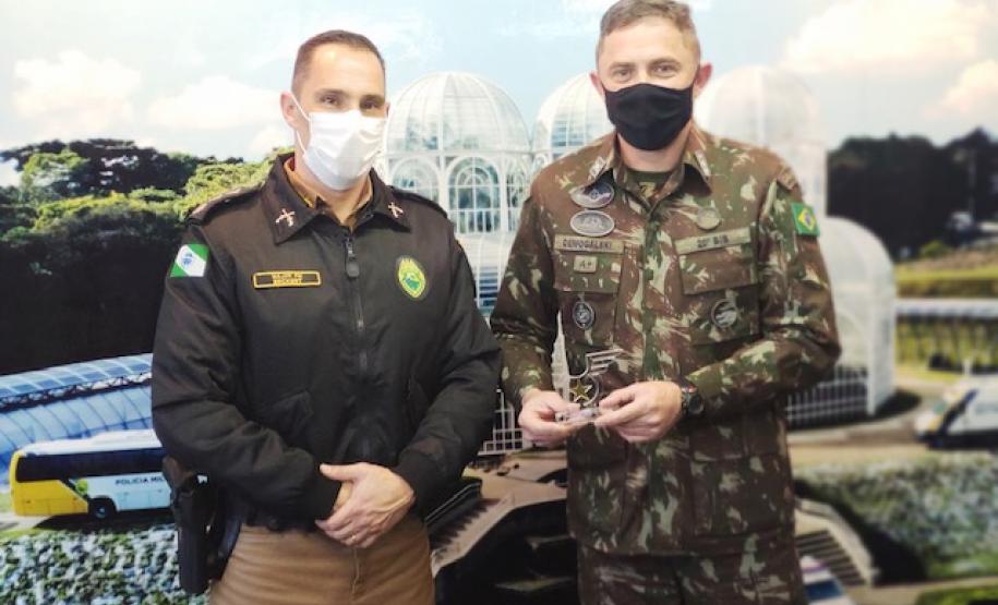 Batalhão de Polícia de Trânsito recebe visita de oficial do Exército Brasileiro para estreitar relações com a PM