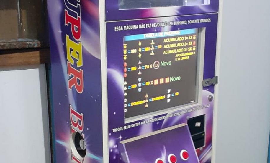 AIFU apreende 35 máquinas caça-níqueis e flagra festa com mais de 100 pessoas durante fiscalizações em Curitiba