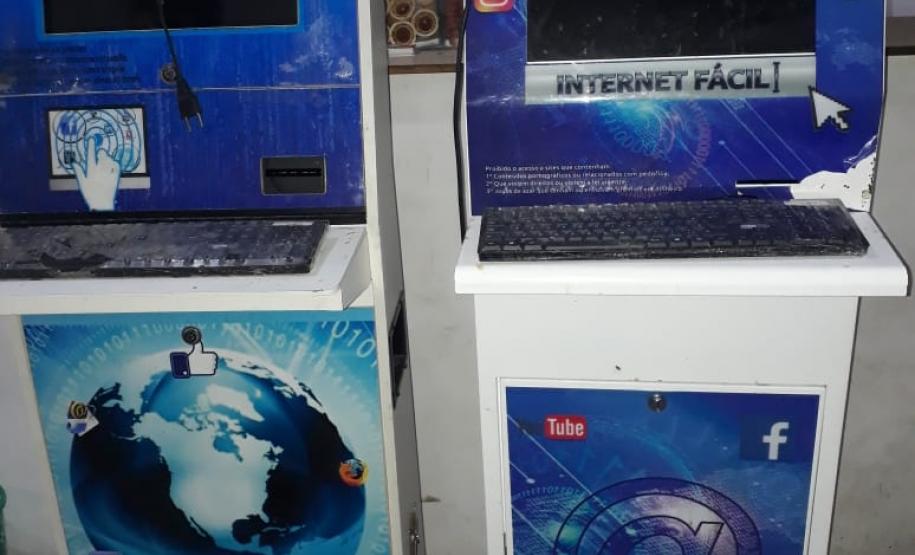 AIFU apreende 35 máquinas caça-níqueis e flagra festa com mais de 100 pessoas durante fiscalizações em Curitiba