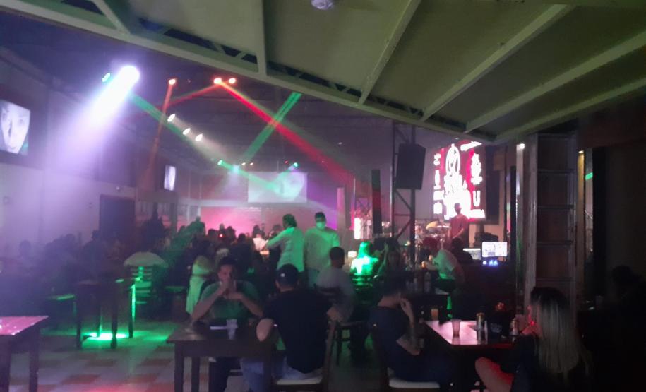 AIFU apreende 35 máquinas caça-níqueis e flagra festa com mais de 100 pessoas durante fiscalizações em Curitiba