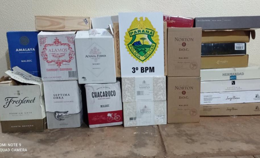 PM prende quatro pessoas e apreende 41 caixas de cigarros contrabandeados e 71 pedras de crack no Sudoeste do estado