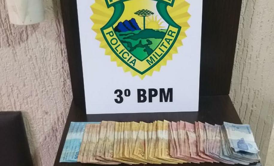 PM prende quatro pessoas e apreende 41 caixas de cigarros contrabandeados e 71 pedras de crack no Sudoeste do estado