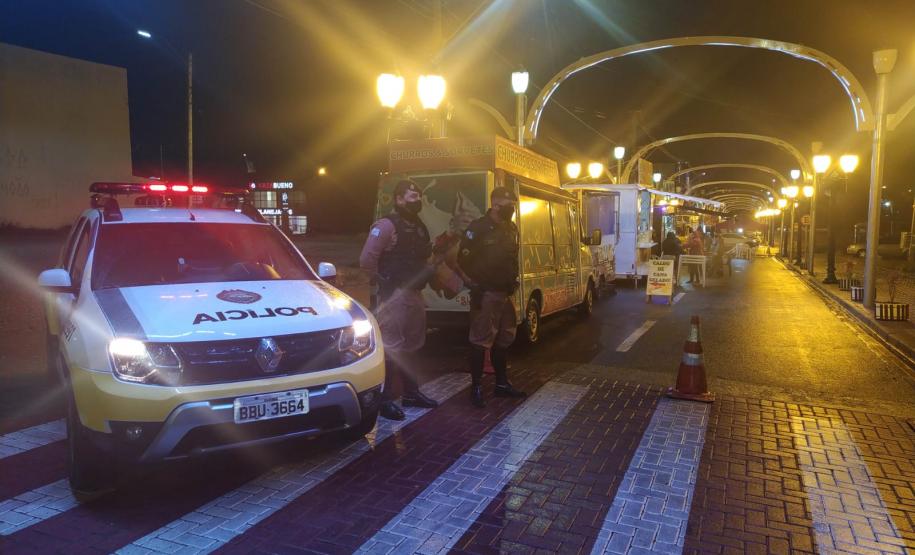 PM prende dois foragidos da justiça e aplica autos de infração de trânsito durante a operação Polígono, em Fazenda Rio Grande,na RMC