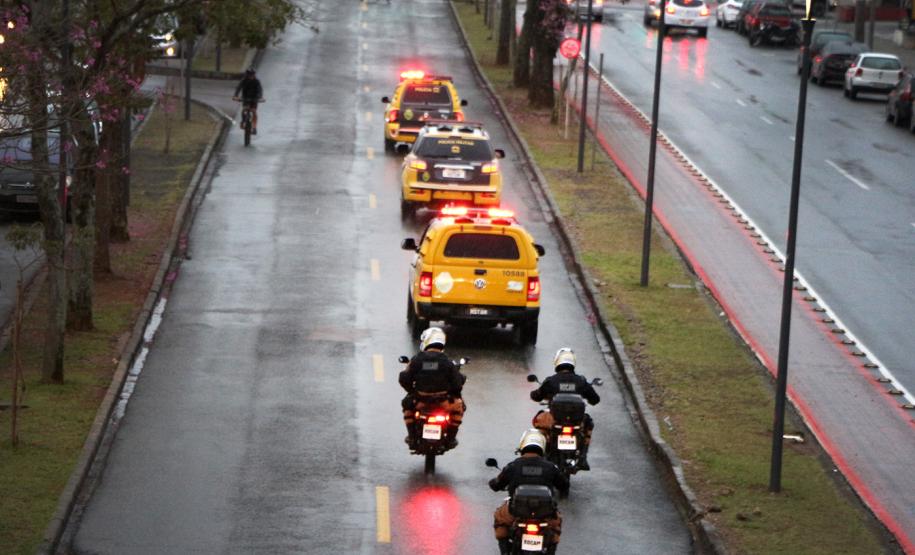 Cerca de 70 policiais reforçam o policiamento na região Leste de Curitiba