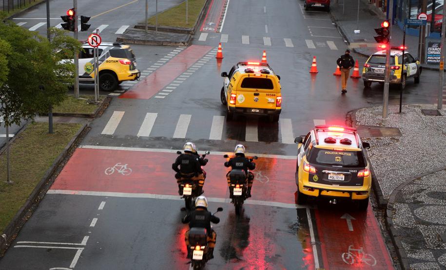 Cerca de 70 policiais reforçam o policiamento na região Leste de Curitiba