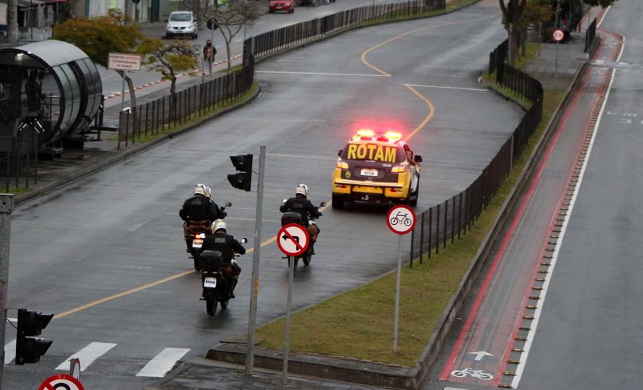 Cerca de 70 policiais reforçam o policiamento na região Leste de Curitiba