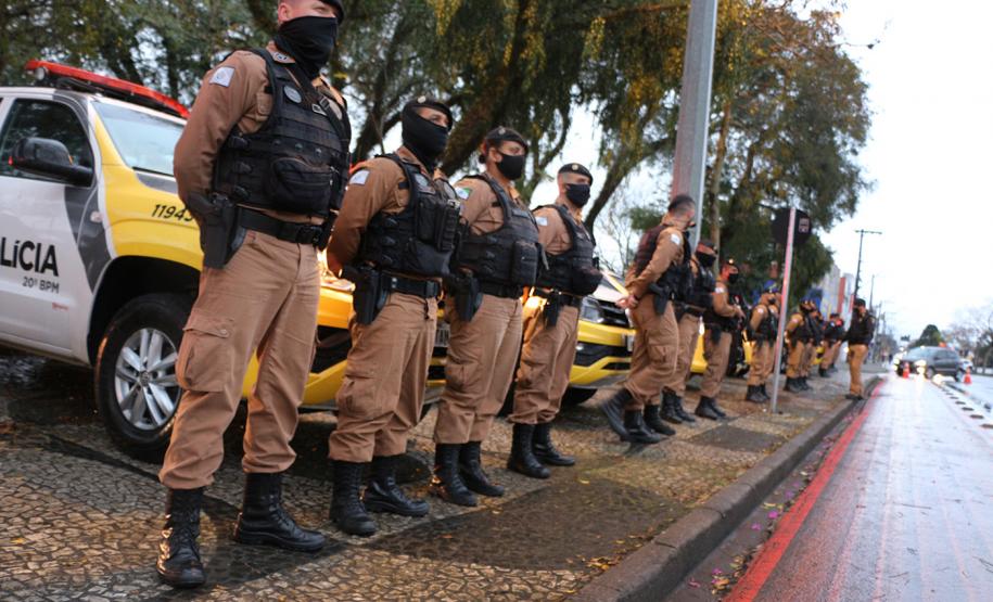 Cerca de 70 policiais reforçam o policiamento na região Leste de Curitiba