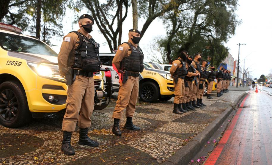 Cerca de 70 policiais reforçam o policiamento na região Leste de Curitiba