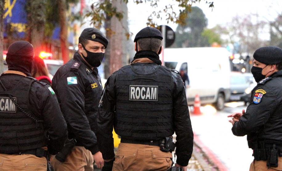 Cerca de 70 policiais reforçam o policiamento na região Leste de Curitiba