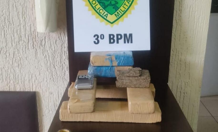 PM apreende mais de 20 quilos de maconha e uma pistola em situações distintas no Sudoeste do estado