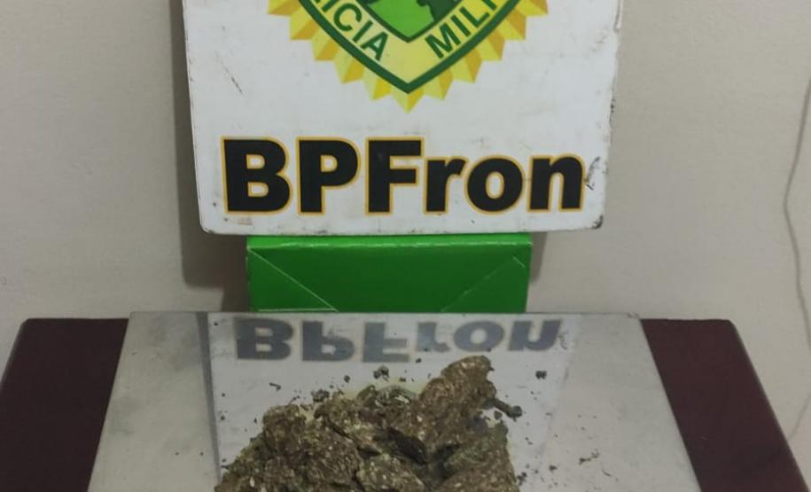 Em situações distintas, BPFron apreende maconha e cigarros contrabandeados, no Oeste do estado