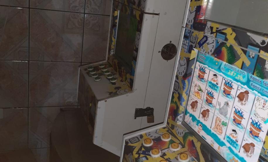 Aifu fiscaliza pontos comerciais e apreende três máquinas caça-níqueis