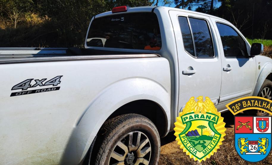 PM encaminha quatro pessoas, recupera um veículo e apreende mais de 30 porções de drogas nos Campos Gerais