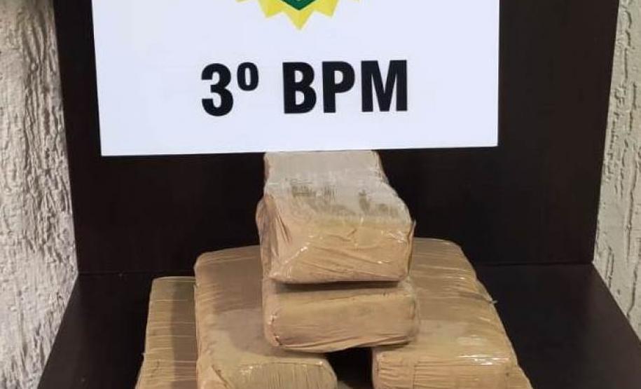 No Sudoeste do estado, PM prende três homens e apreendem 150 caixas de vinhos e três quilos de maconha