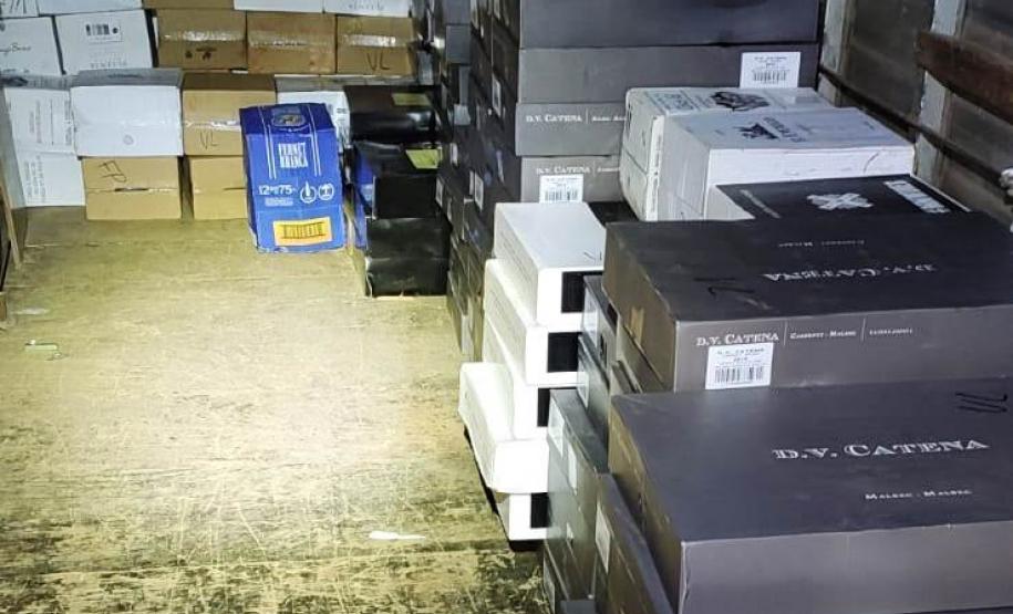No Sudoeste do estado, PM prende três homens e apreendem 150 caixas de vinhos e três quilos de maconha