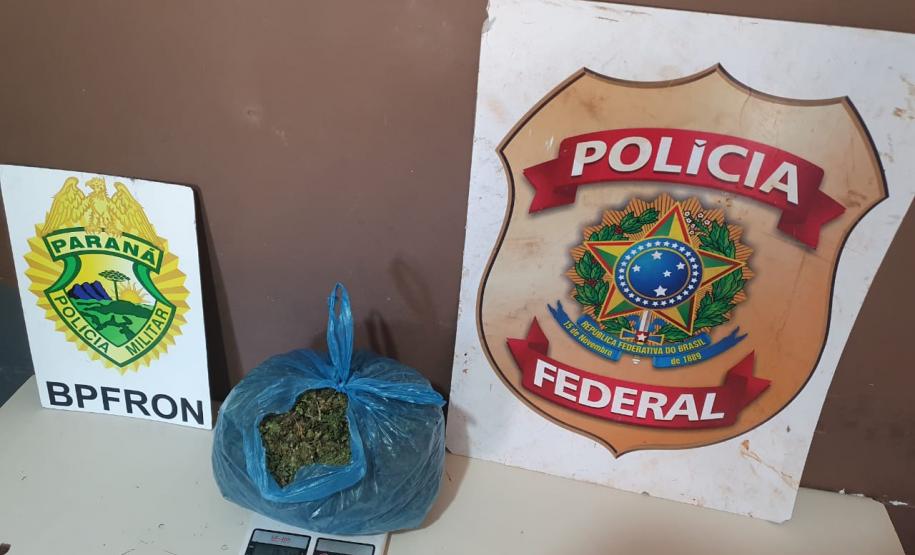 Em situações distintas, equipes do BPFron apreende 100 pacotes de cigarros e mais de 900 gramas de maconha no Oeste do estado