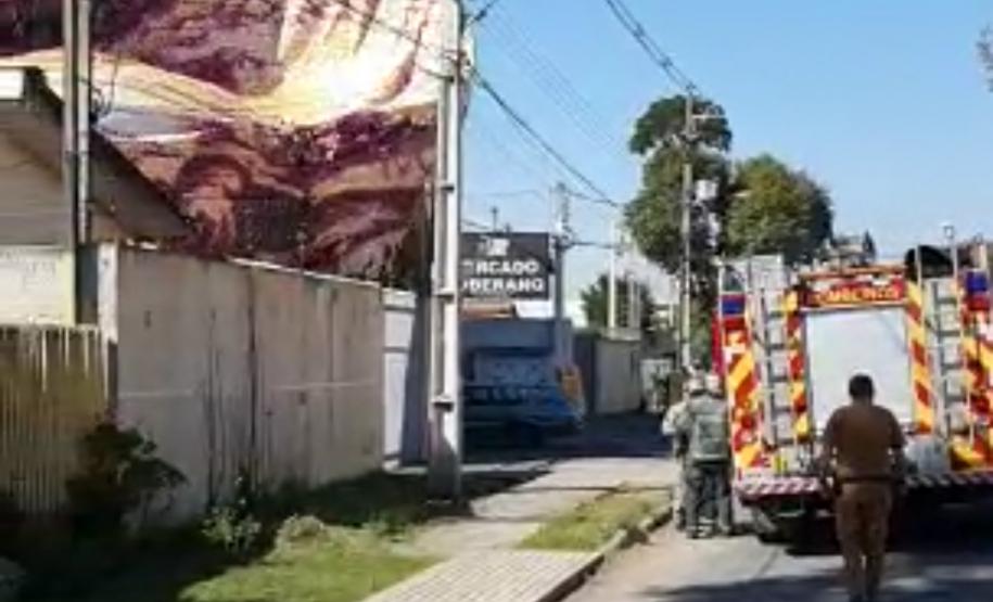 Polícia Militar apreende balão que caiu no bairro Boqueirão, em Curitiba, na manhã deste domingo