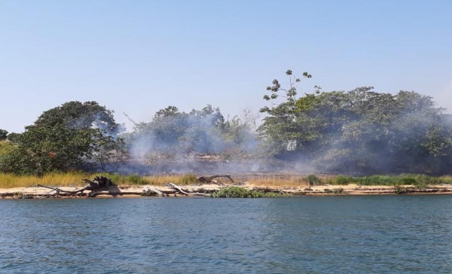 Polícia Ambiental contém incêndio no Parque Nacional de Ilha Grande durante patrulhamento de rotina