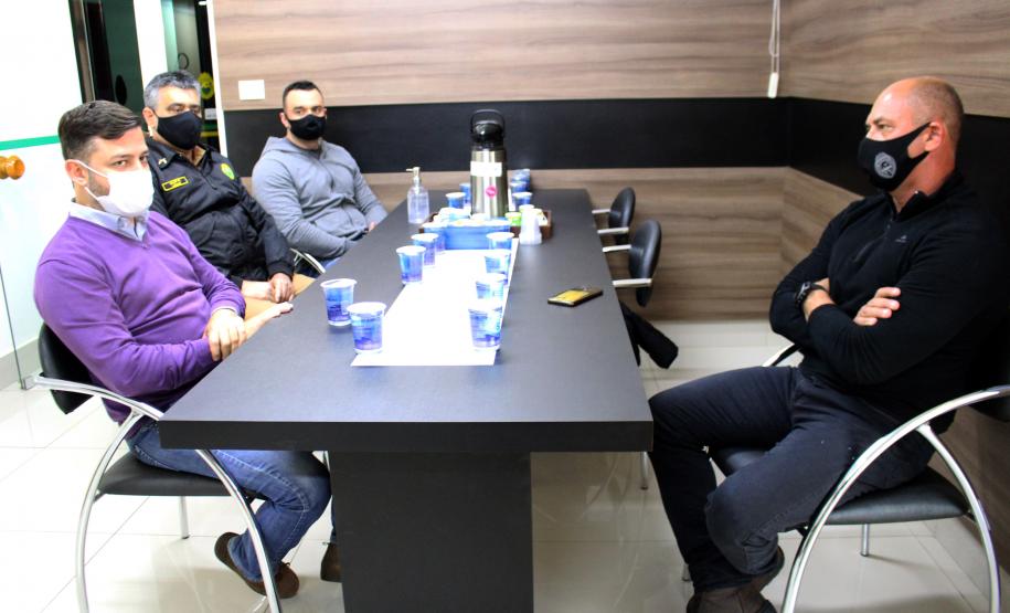 Comandante-Geral da PM se reúne com deputado estadual Tião Medeiros em Paranavaí