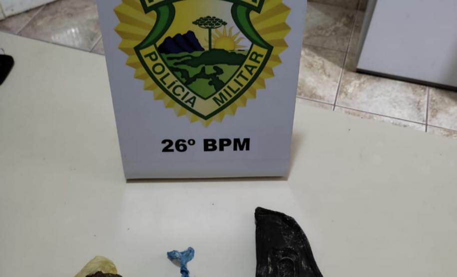 Nos Campos Gerais, PM apreende crack, cocaína e maconha; dois são encaminhados