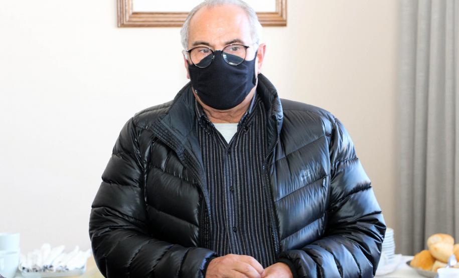 Soldado Kaseker da PMPR recebe valor arrecadado com campanha solidária promovida por associações da classe policial militar