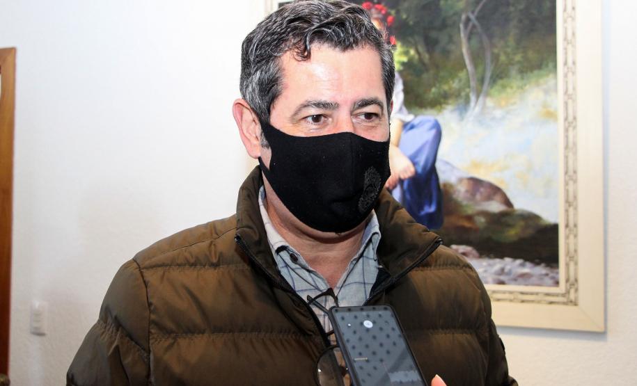 Soldado Kaseker da PMPR recebe valor arrecadado com campanha solidária promovida por associações da classe policial militar