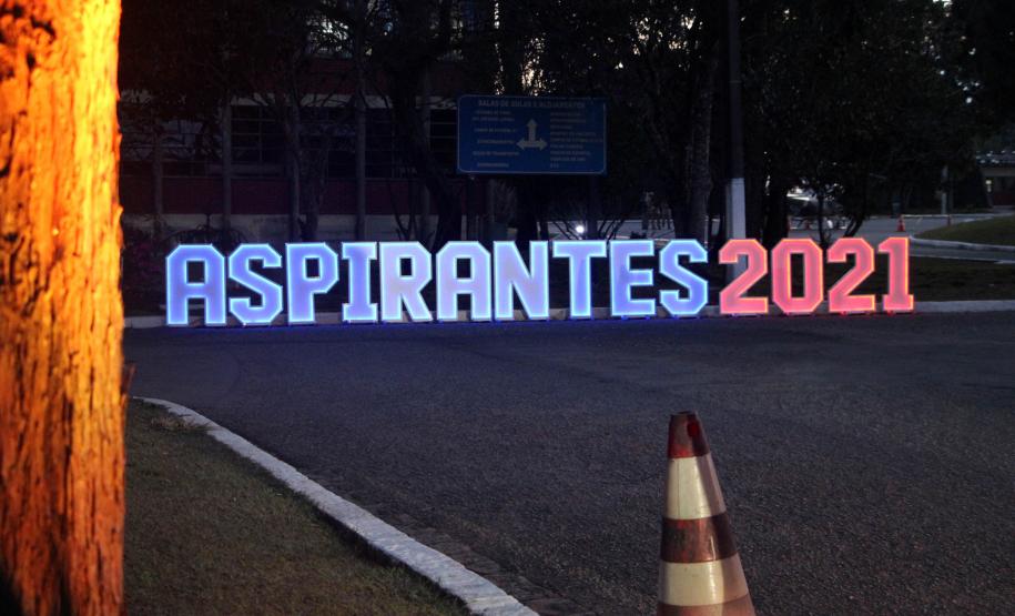 Formatura de 42 aspirantes marca os 50 anos de criação da Academia Policial Militar do Guatupê