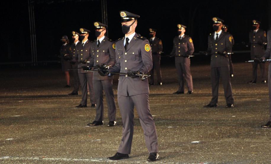 Formatura de 42 aspirantes marca os 50 anos de criação da Academia Policial Militar do Guatupê
