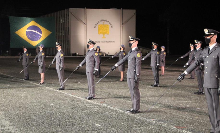 Formatura de 42 aspirantes marca os 50 anos de criação da Academia Policial Militar do Guatupê