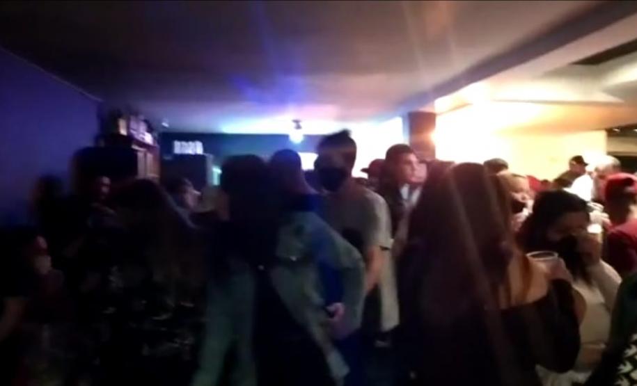 Equipes da AIFU fecham cinco estabelecimentos e dispersam mais de 800 pessoas em Curitiba