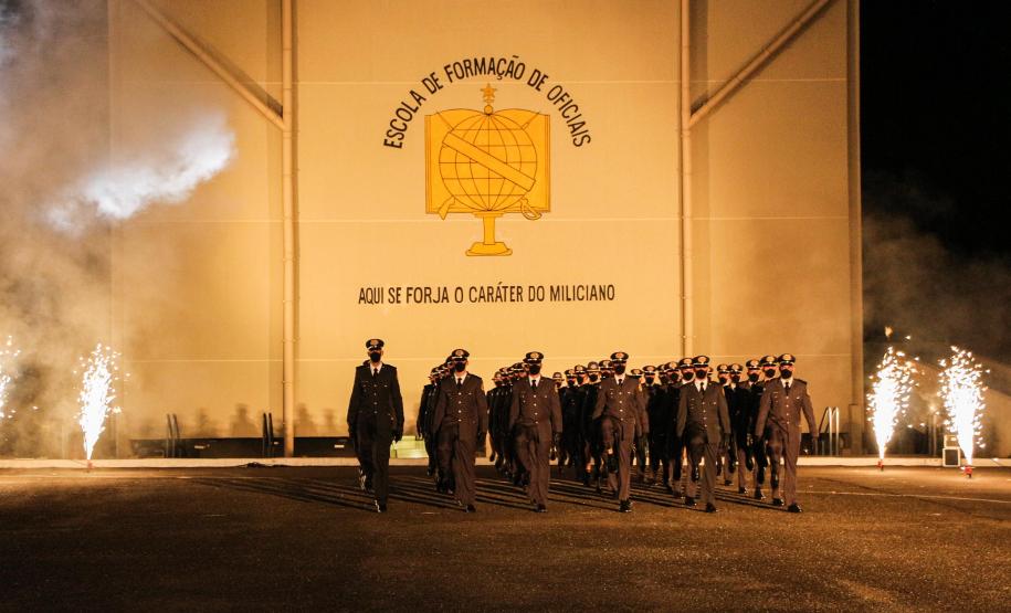 Formatura de 42 aspirantes marca os 50 anos de criação da Academia Policial Militar do Guatupê