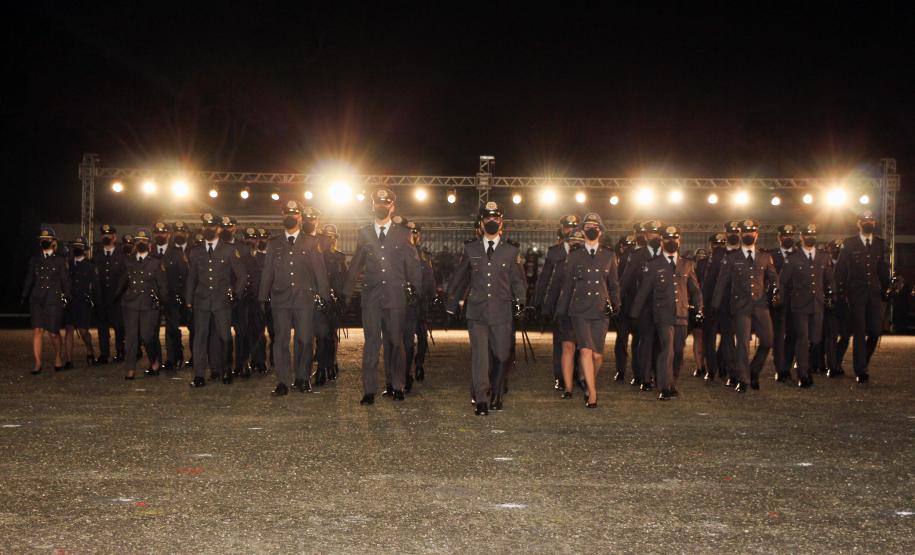 Formatura de 42 aspirantes marca os 50 anos de criação da Academia Policial Militar do Guatupê