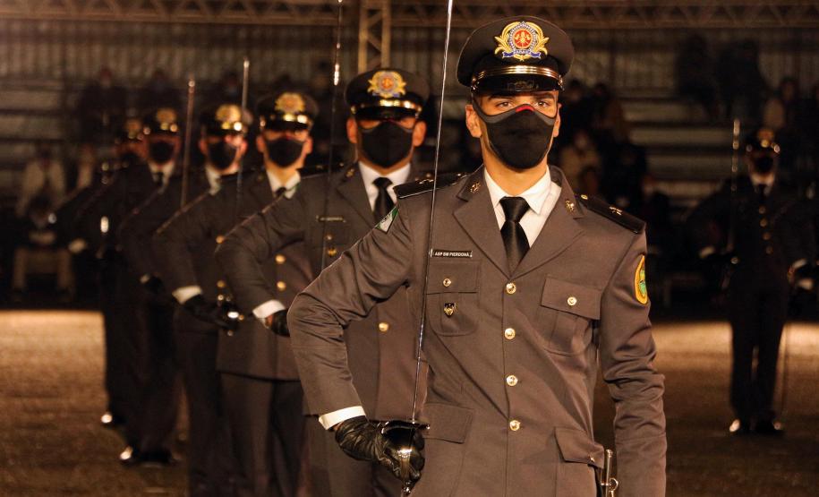 Formatura de 42 aspirantes marca os 50 anos de criação da Academia Policial Militar do Guatupê
