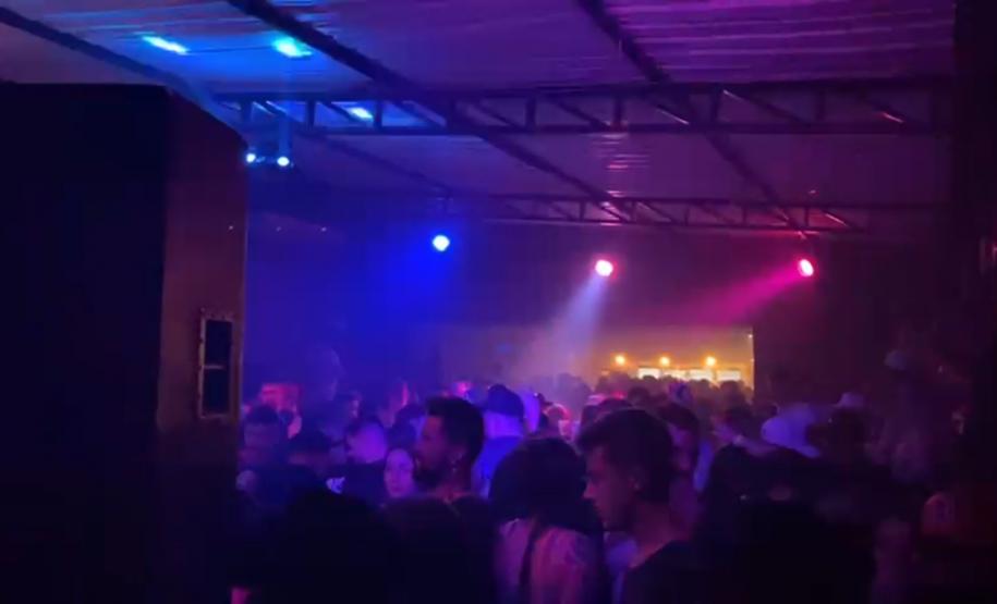 AIFU dispersa 2,2 mil pessoas e fecha 10 comércios em Curitiba