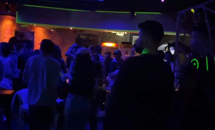 AIFU dispersa 2,2 mil pessoas e fecha 10 comércios em Curitiba