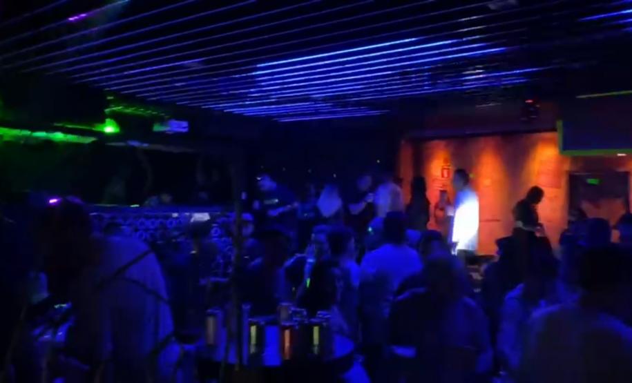 AIFU dispersa 2,2 mil pessoas e fecha 10 comércios em Curitiba