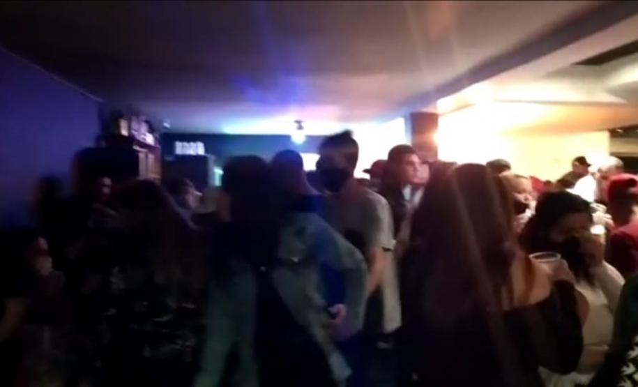 AIFU dispersa 2,2 mil pessoas e fecha 10 comércios em Curitiba