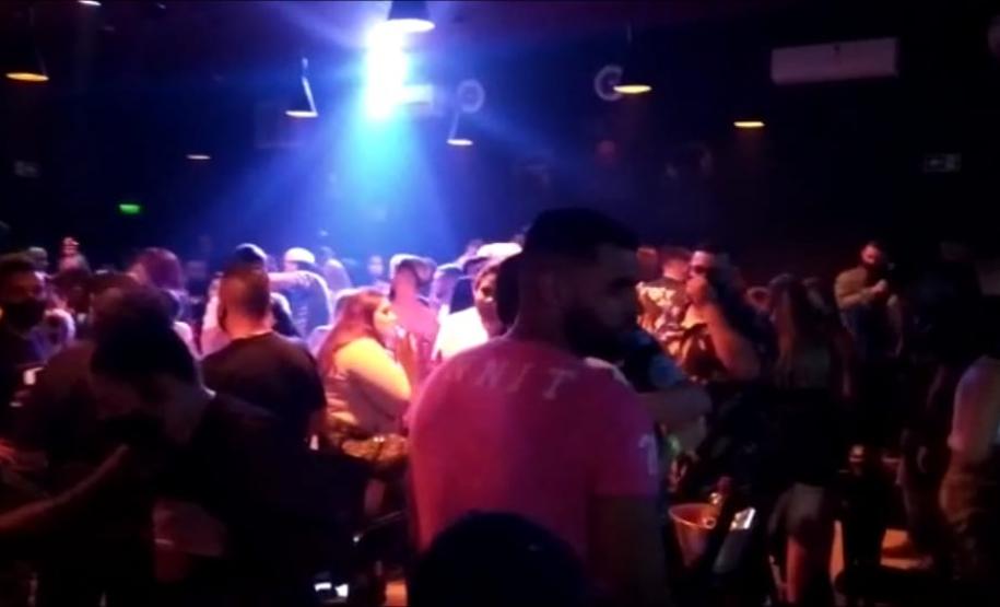 AIFU dispersa 2,2 mil pessoas e fecha 10 comércios em Curitiba