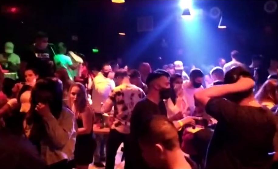 AIFU dispersa 2,2 mil pessoas e fecha 10 comércios em Curitiba