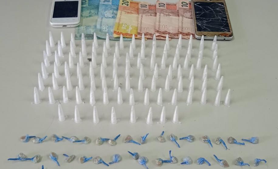 Trio é encaminhado e porções de drogas apreendidas graças a aplicação de cão de faro da PM em Curitiba