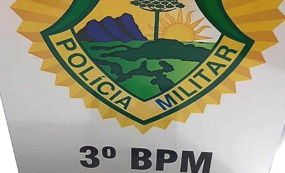 No Sudoeste do Paraná, PM encaminha quatro pessoas, três delas por tráfico de drogas, e apreende arma de fogo e maconha, em situações separadas