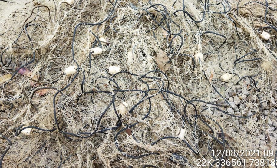 Batalhão de Polícia Ambiental-Força Verde encaminha três suspeitos por pesca ilegal e apreende quase 1 quilômetro de redes de pesca no rio Ivaí, em Fênix (PR)