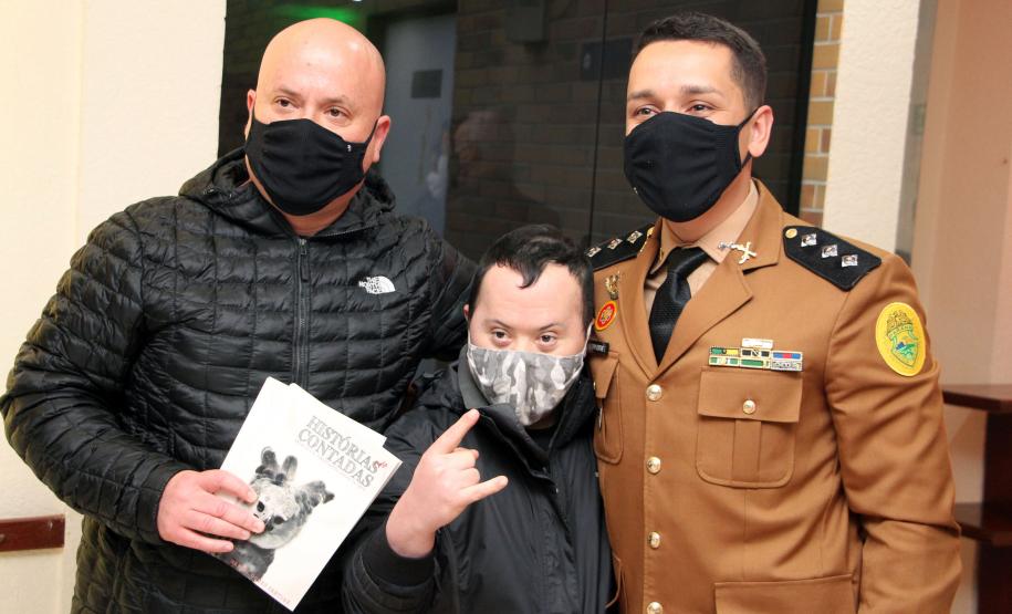 Livro sobre relatos de Comandantes-Gerais da Polícia Militar é lançado em Curitiba