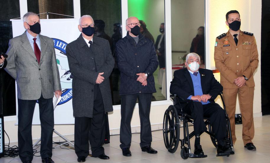 Livro sobre relatos de Comandantes-Gerais da Polícia Militar é lançado em Curitiba