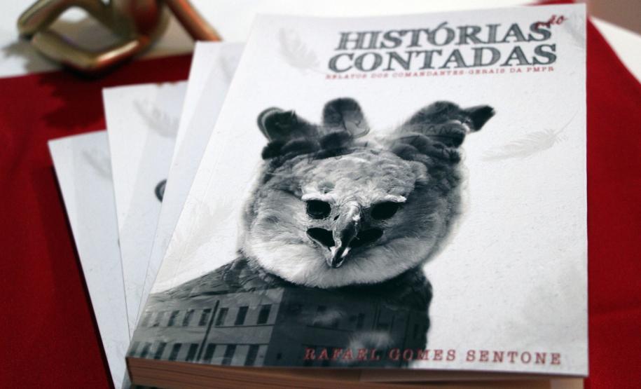 Livro sobre relatos de Comandantes-Gerais da Polícia Militar é lançado em Curitiba