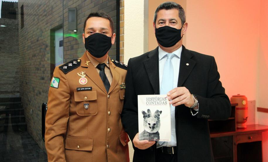 Livro sobre relatos de Comandantes-Gerais da Polícia Militar é lançado em Curitiba