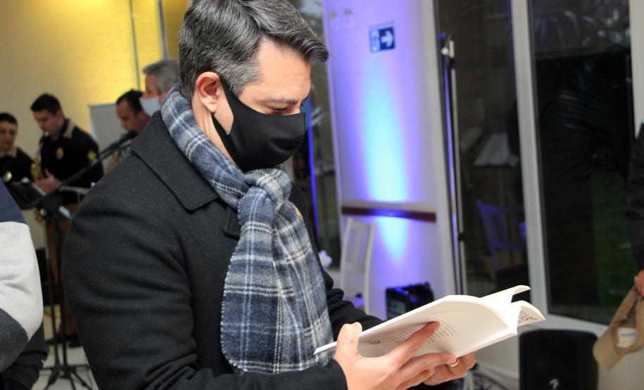 Livro sobre relatos de Comandantes-Gerais da Polícia Militar é lançado em Curitiba