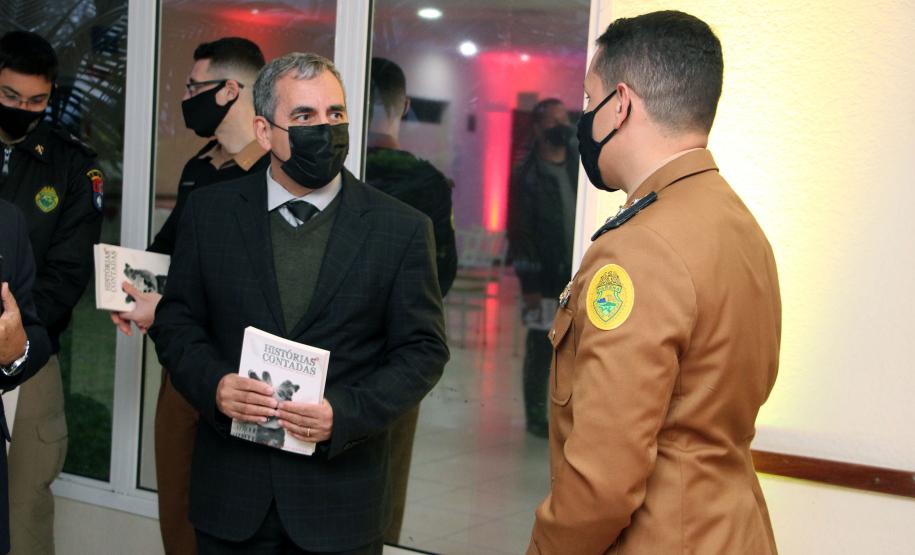 Livro sobre relatos de Comandantes-Gerais da Polícia Militar é lançado em Curitiba